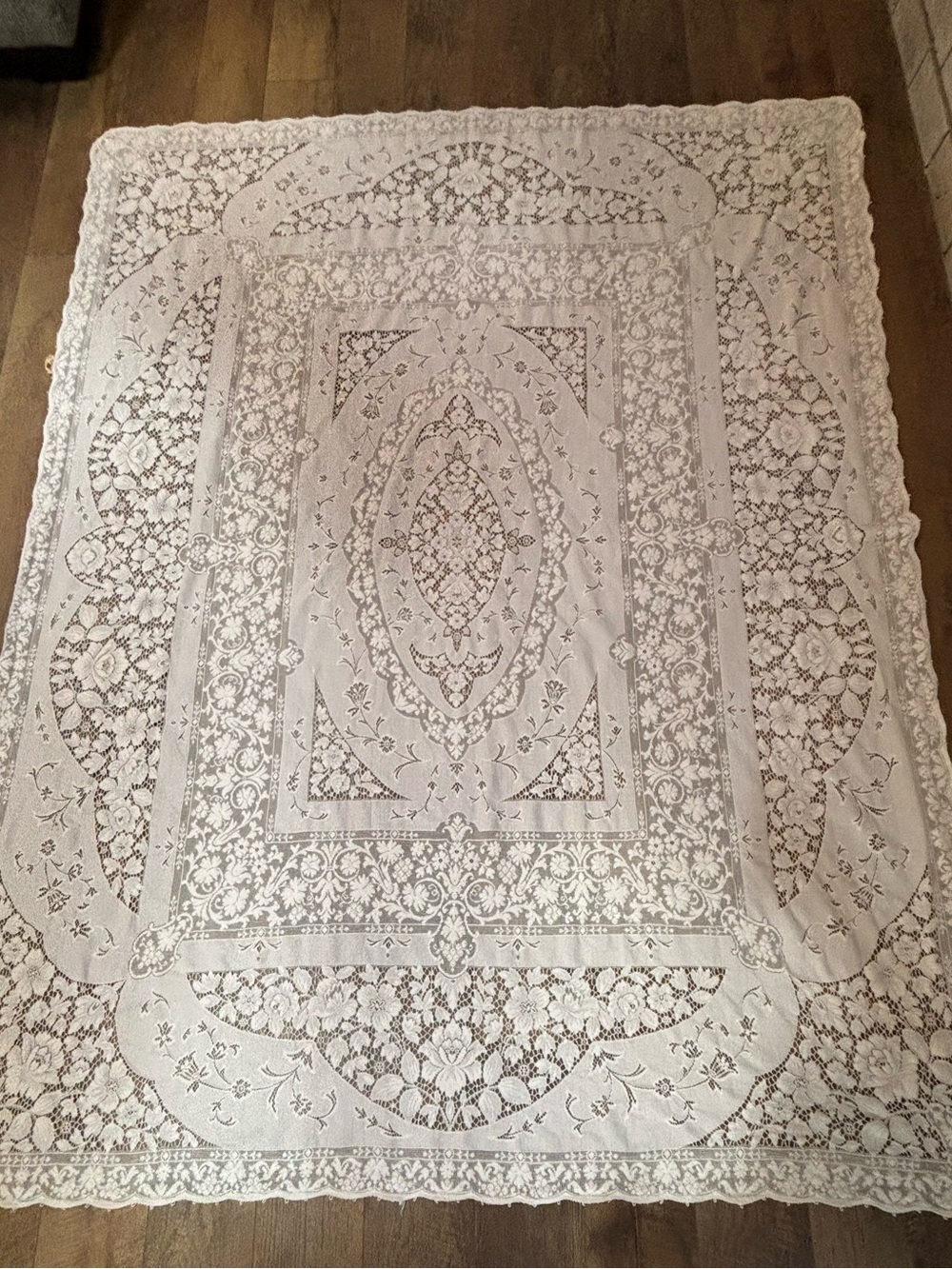 Vintage Quaker Lace Company Tablecloth 67”x85” Ivory Cottage GrannyCore Romantic